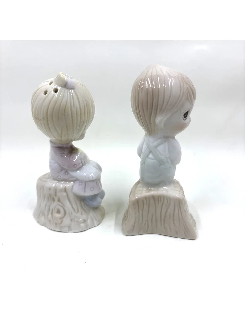 Vintage Precious Moments Salt & Pepper Shakers Boy Girl Tree Stump Heart 1993